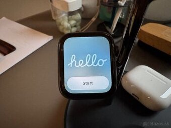 Apple Watch SE, 44mm, Space Grey, 81% batéria, rozbité sklo