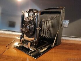 Starý fotoaparát na filmové dosky