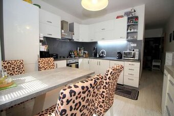 PREDAJ 3 izb BYT 74m2 s 2 balkónmi Bánovce n./B.