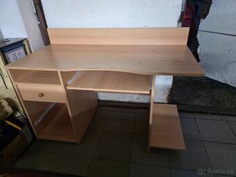 Darujem pisaci stôl