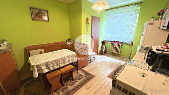 Na predaj 2 izbový byt, Valaská - 53 m2, priestranný balkón,