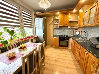 4 - IZB. BYT s BALÓNOM (86m2), SENICA, HVIEZDOSLAVOVA UL.