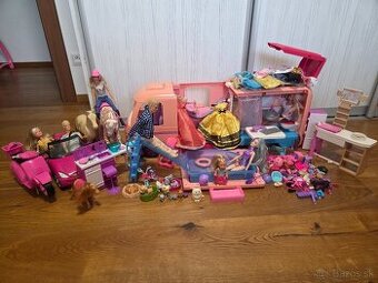 Barbie karavan, klavír, stolička pre babiku