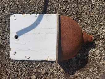 Biele starožitné liatinové smaltované umývadlo