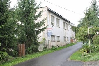 Na predaj viacúčelová budova s pozemkom v Hrachove okres Rim