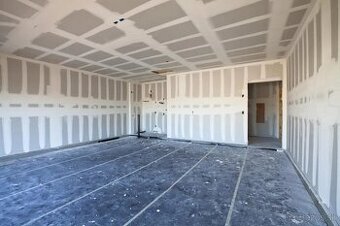 Práca pre živnostníkov: sadrokartóny, maľovanie a podlahy