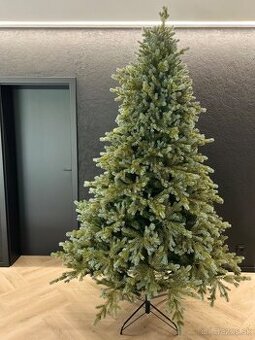 Nový Vianočný Stromček