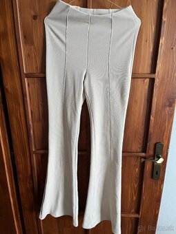 BERSHKA Hnedé elastické vrúbkované nohavice M