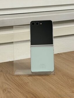 Dobrý deň Ponúkam na predaj Samsung Z Flip 5 512GB Mint