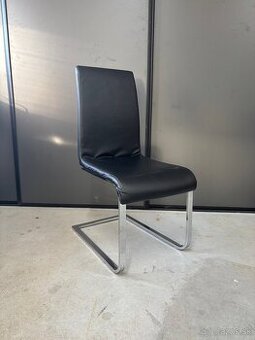 Stolička jedálenska