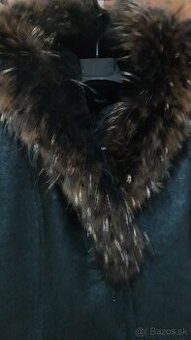 Kožušinovy kabat s kapucňou