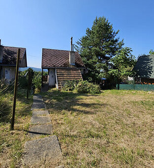 Murovaná chata s výhľadom