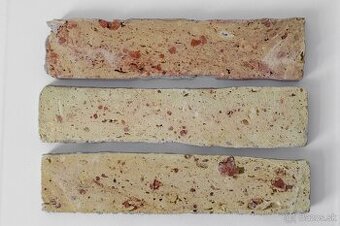 Ručne rezaný rustikálny tehlový obklad - vnútorný rez biely