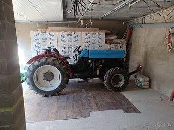 Traktor tovární MF 4x4