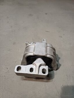 Uloženie motora  silentblok pravy