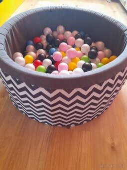 Suchý bazén s loptičkami
