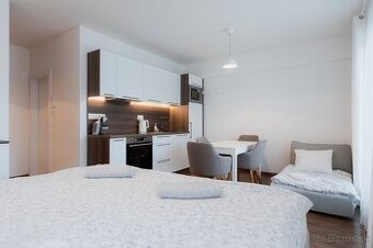 Slnečný investičný apartmán s terasou v projekte Bešeň