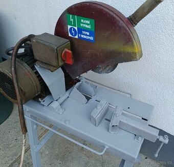 Rozbrušovací pila se stojankem a kotoučem