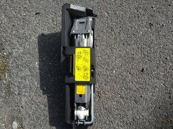 Zdvihák a kľúč Audi A6 c6