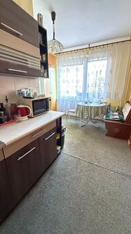 Ponúkam na predaj 3 izbový byt v úplnom centre mesta Levice.