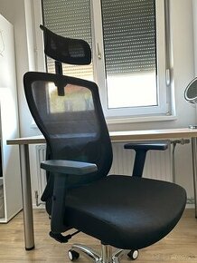 Nastaviteľná ergonomická kancelárska stolička