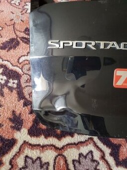 Predam  kapotu zadnu kia sportage