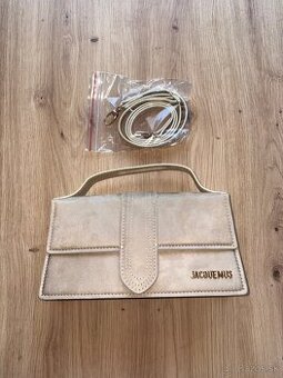 Jacquemus kabelka semisova
