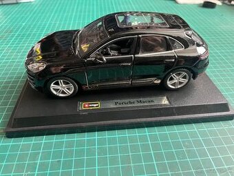 Model Porsche Macan Turbo Bburago 1:24