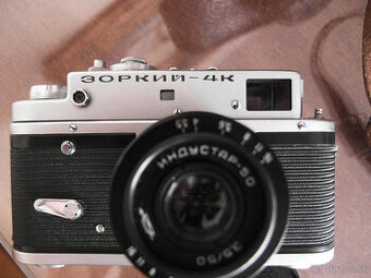 Starý fotoaparát Zorki 4K