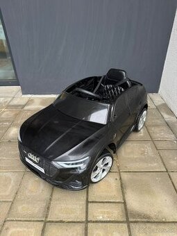 Predám detské elektrické autíčko Audi e-tron 12V – diaľkové