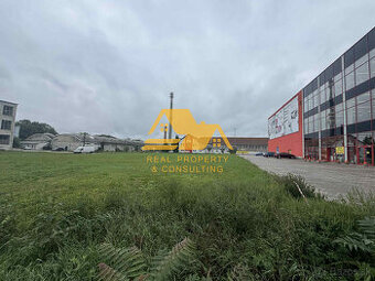 Predám pozemok vhodný na výstavbu obchodného domu v Nových Z