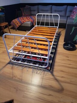 Retro železná posteľ