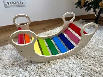 Dúhová Montessori hojdačka
