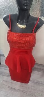 Červené spoločenské šaty