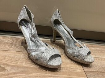 Strieborne ligotave sandalky uplne nove 42