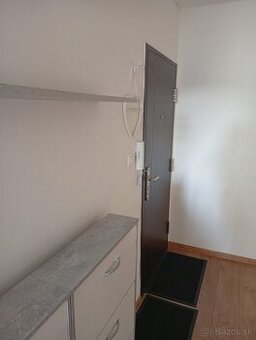 Prenájom 3 izboveho bytu v Ilave - 1