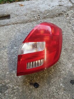 Skoda Fabia 2  ZADNE SVETLO PRAVE ZADNE