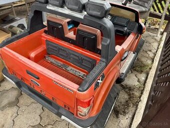 Veľké terénne elektro auto (4x4)