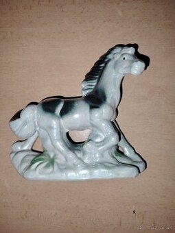 Keramický kôň