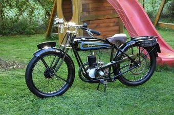 Sto let starý podrámový Peugeot