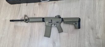 novú Delta Armory M4 AR15 RIS Charlie Full Tan.