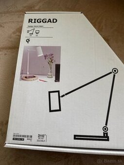 Stolna lampa s bezdrôtovou nabíjačkou