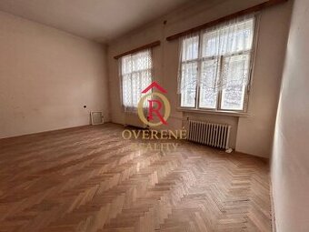 REZERVOVANÉ Veľkometrážny slnečný dvojizbový byt s romant