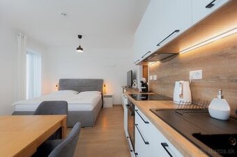Kompletne zariadený apartmán s výhľadom a parkovaním v proje