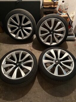 Predam 4ks originál elektróny na Tesla Model 3 R19