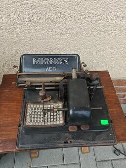 Starožitný písací stroj