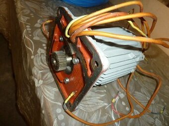 elektromotor prírubový