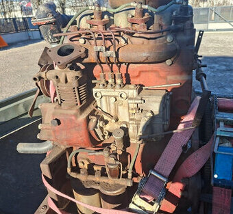 Predam trojvalcovi motor traktor Zetor 5211,5245,ulozenka