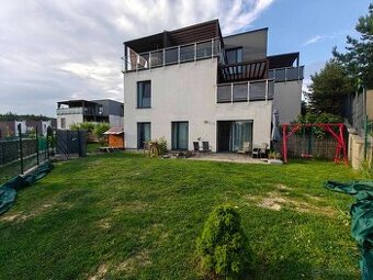 Krátkodobý prenájom: Moderný 3i byt so záhradou, grilom
