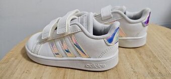 Adidas tenisky (v.23)